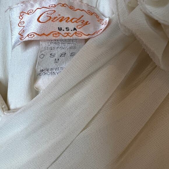 Cindy USA White Floral Applique Gown. - Picture 13 of 14